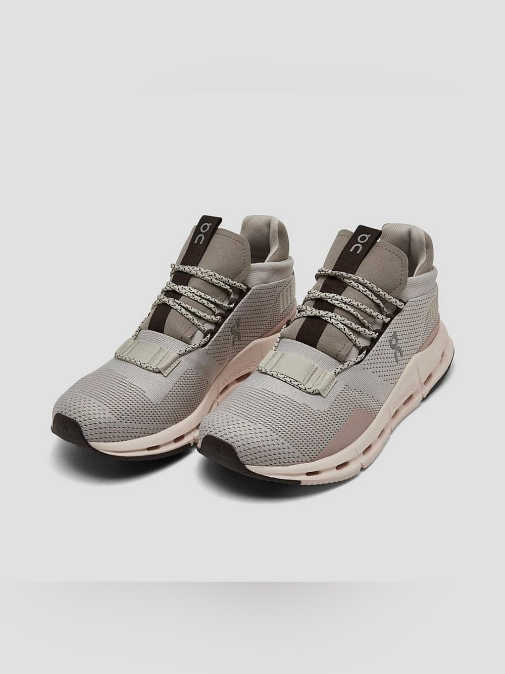 On Women’s Running Cloudnova
Pearl Shell, Size 7.5